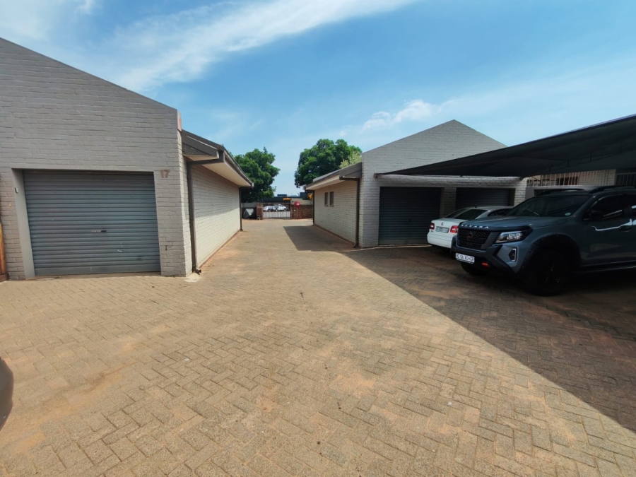 2 Bedroom Property for Sale in Langenhovenpark Free State